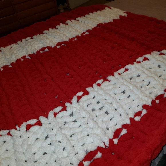Chunky Knit Blanket - Picture 5 of 8